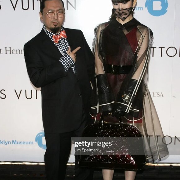 LOUIS VUITTON - EXTREMELY RARE, AUTHENTIC, ICONIC, LACE, MONOGRAM FACE MASK - Picture 8 of 16